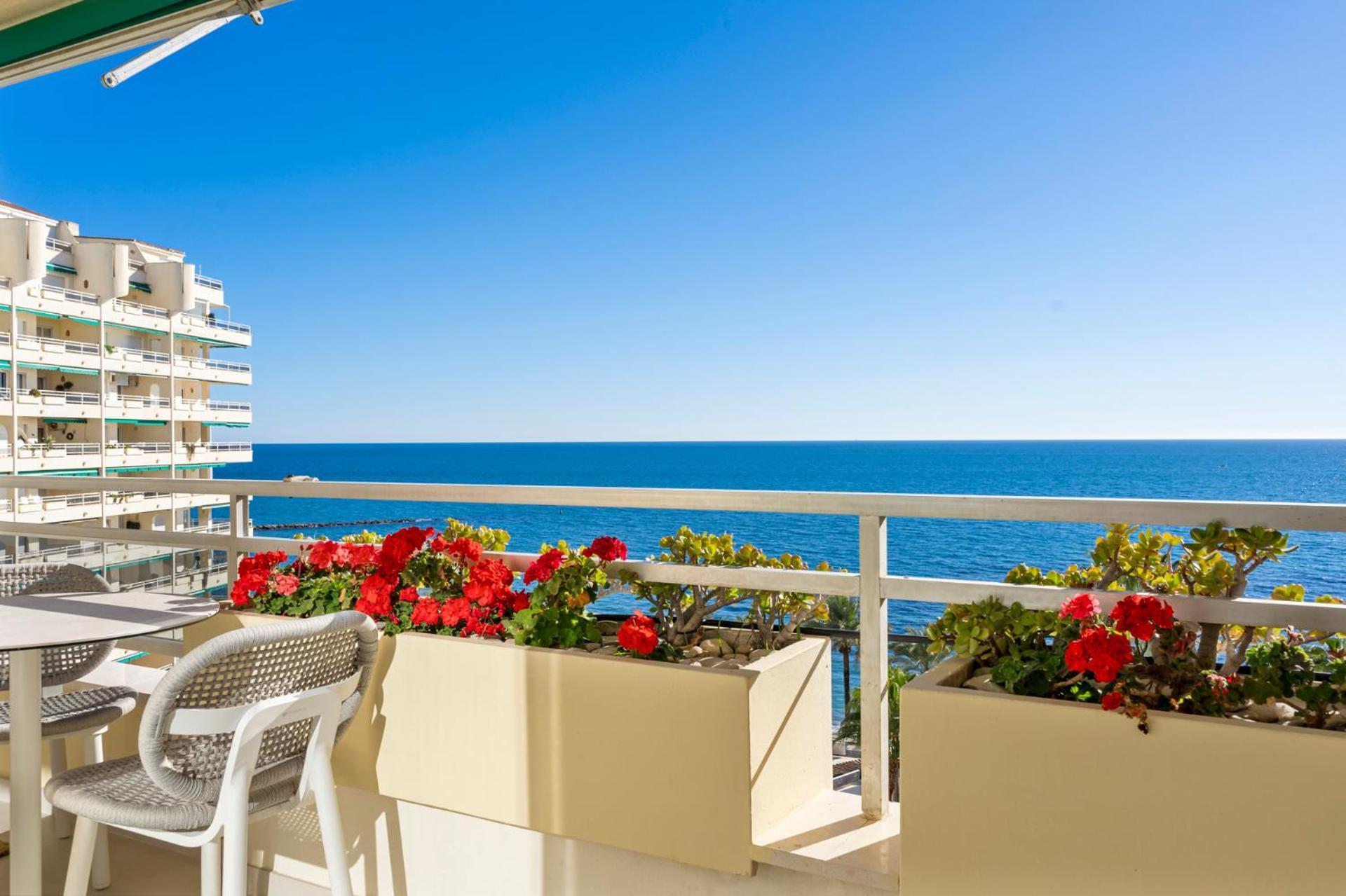 מארבלה Beach Front Apartment With Pool מראה חיצוני תמונה