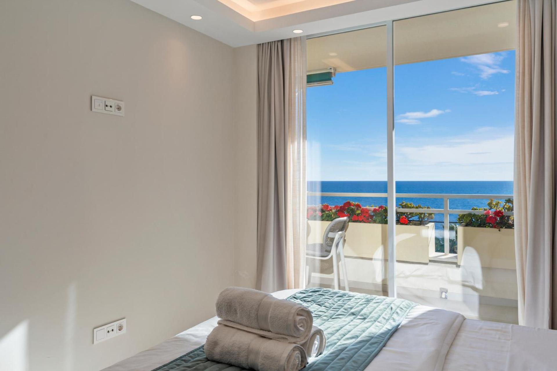 מארבלה Beach Front Apartment With Pool מראה חיצוני תמונה